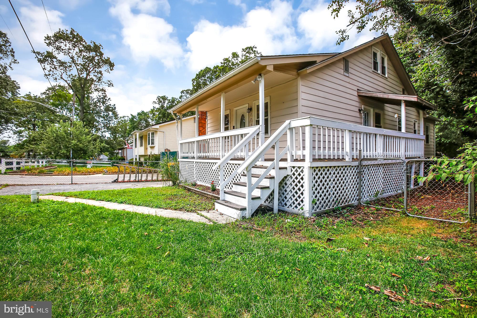 WOODLAND BEACH - Residential