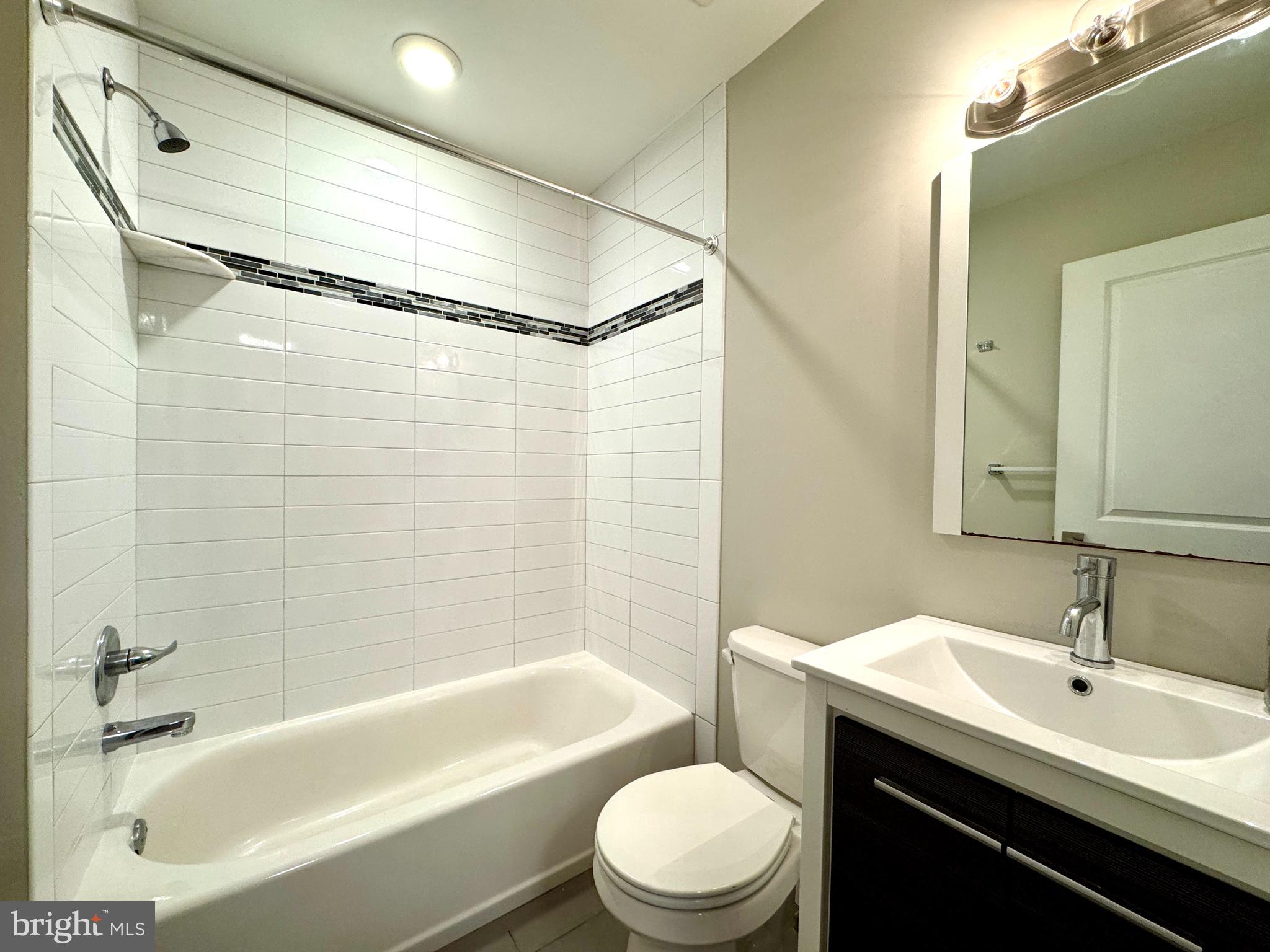 QUEEN VILLAGE - Residential Lease