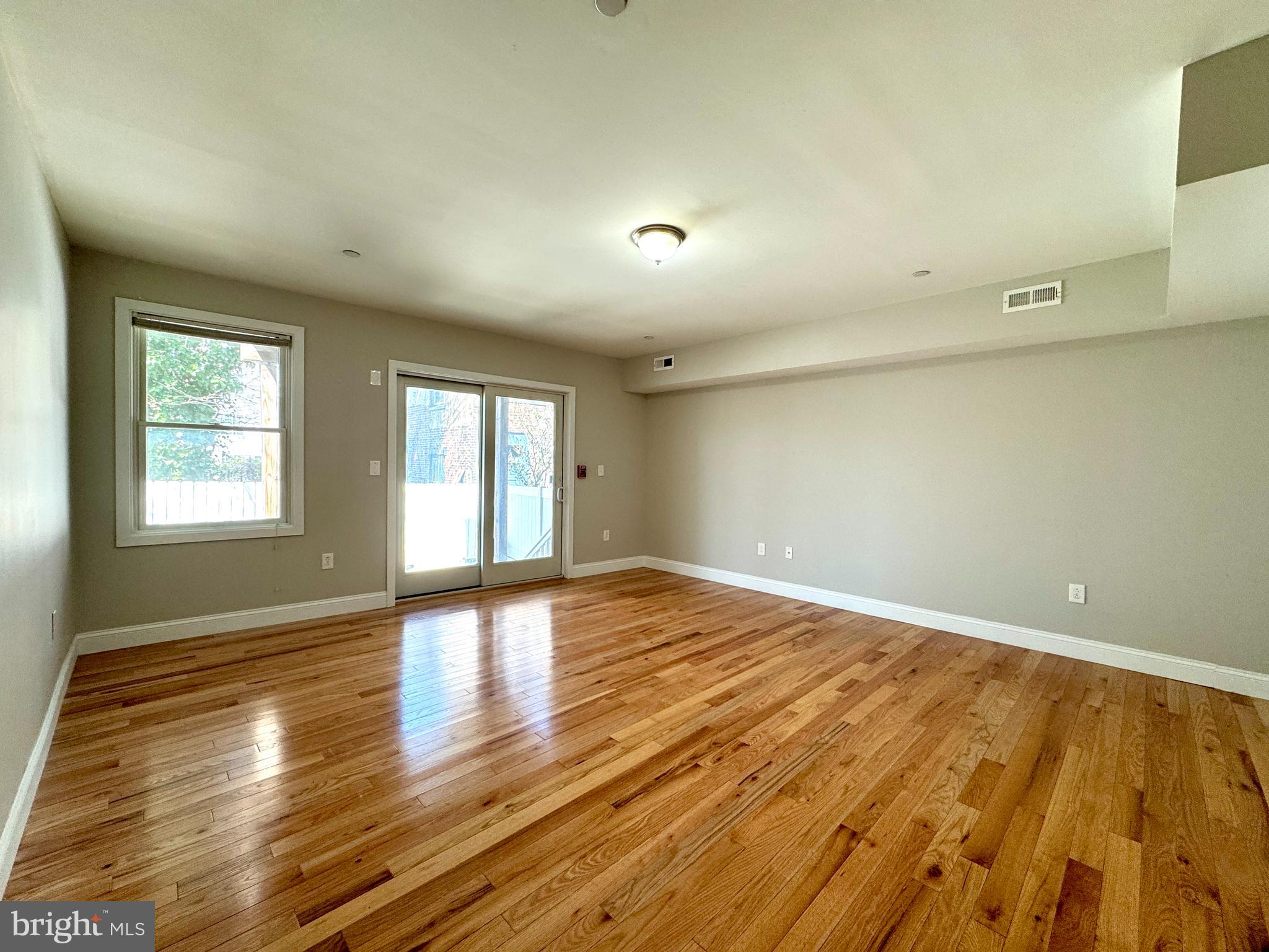 QUEEN VILLAGE - Residential Lease