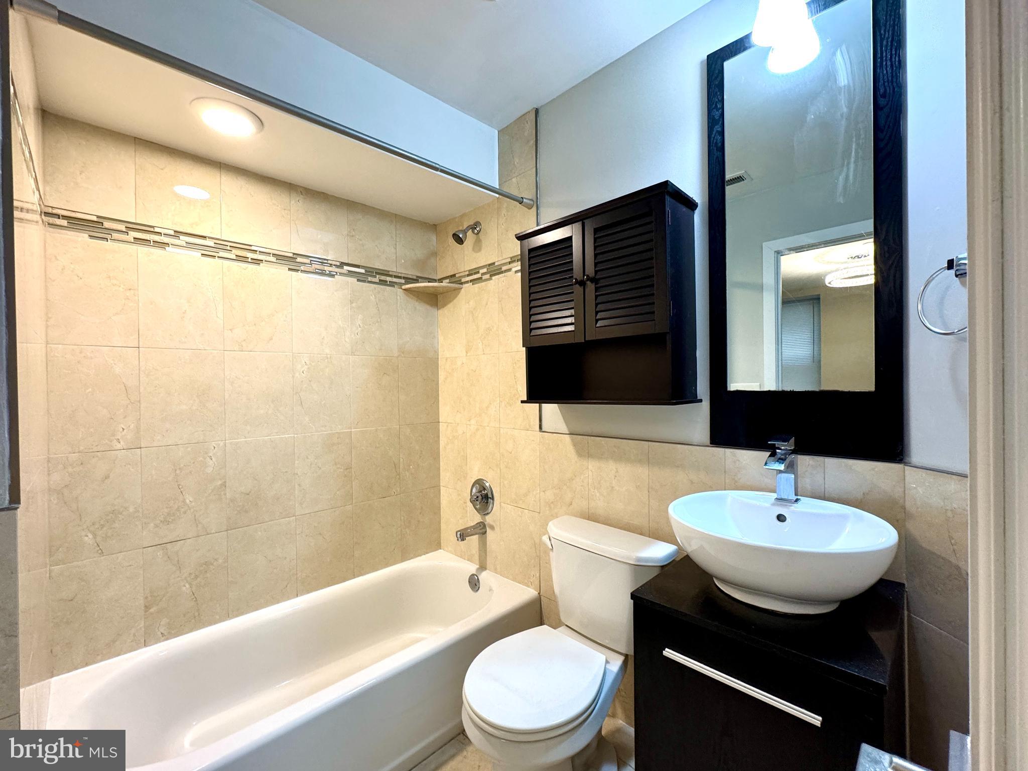 QUEEN VILLAGE - Residential Lease