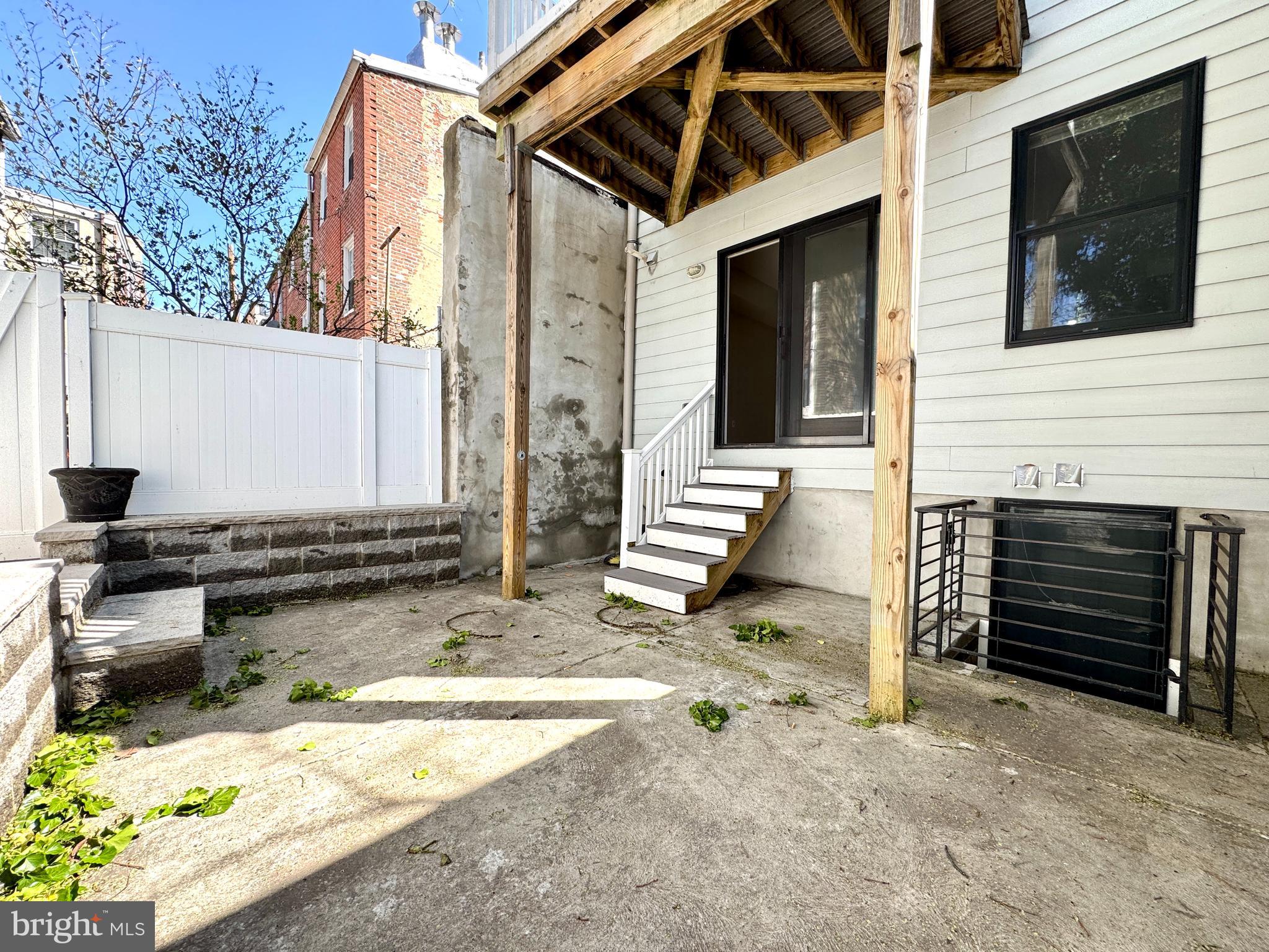 QUEEN VILLAGE - Residential Lease