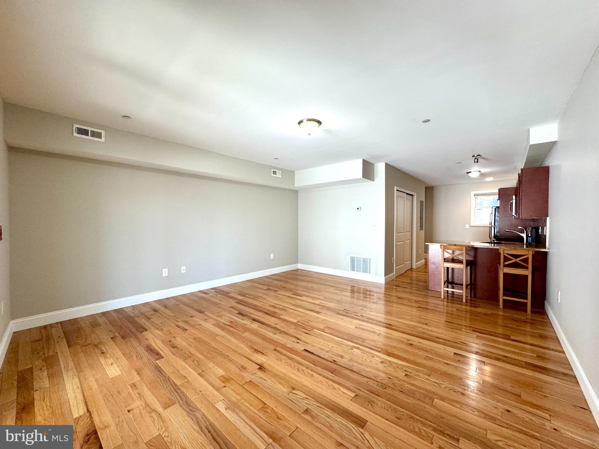 QUEEN VILLAGE - Residential Lease