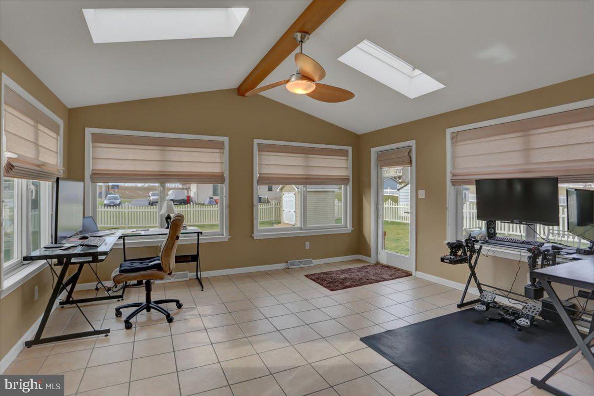 HAMPTON HILLS - Residential