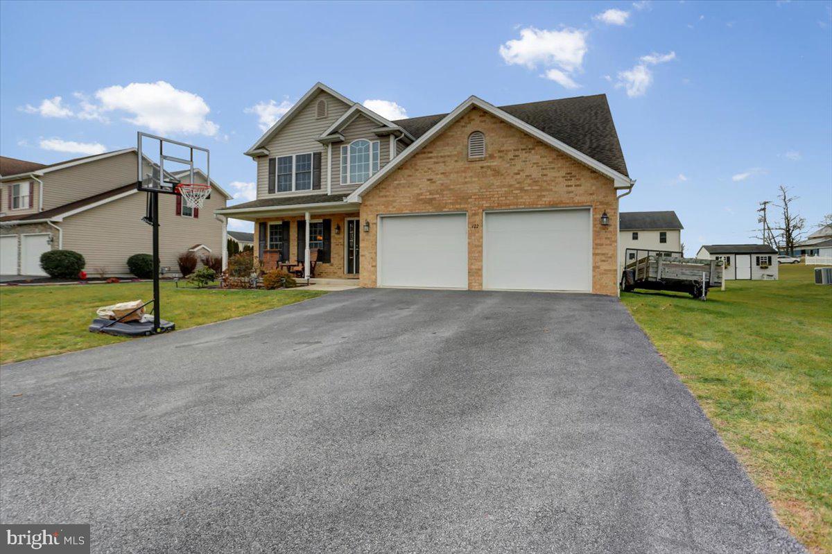 HAMPTON HILLS - Residential