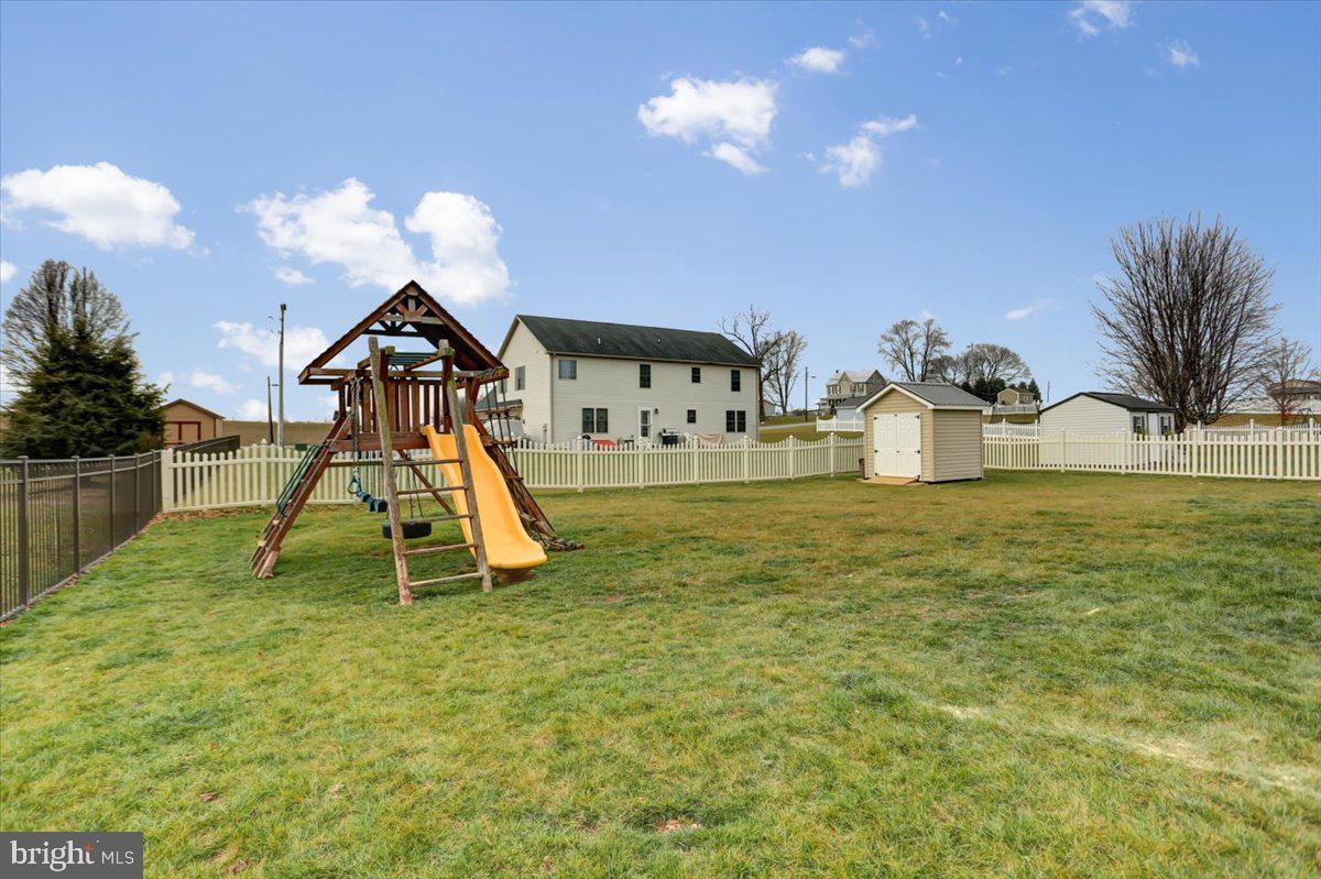 HAMPTON HILLS - Residential