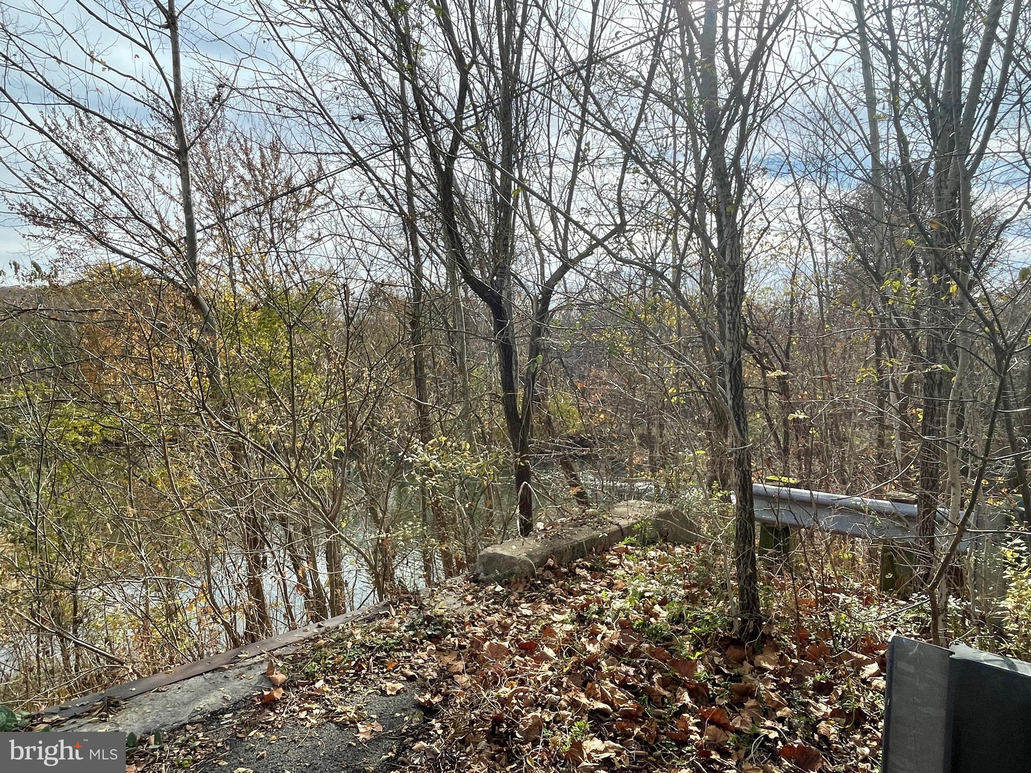 APPLE FIELDS OF HEAVEN - Land