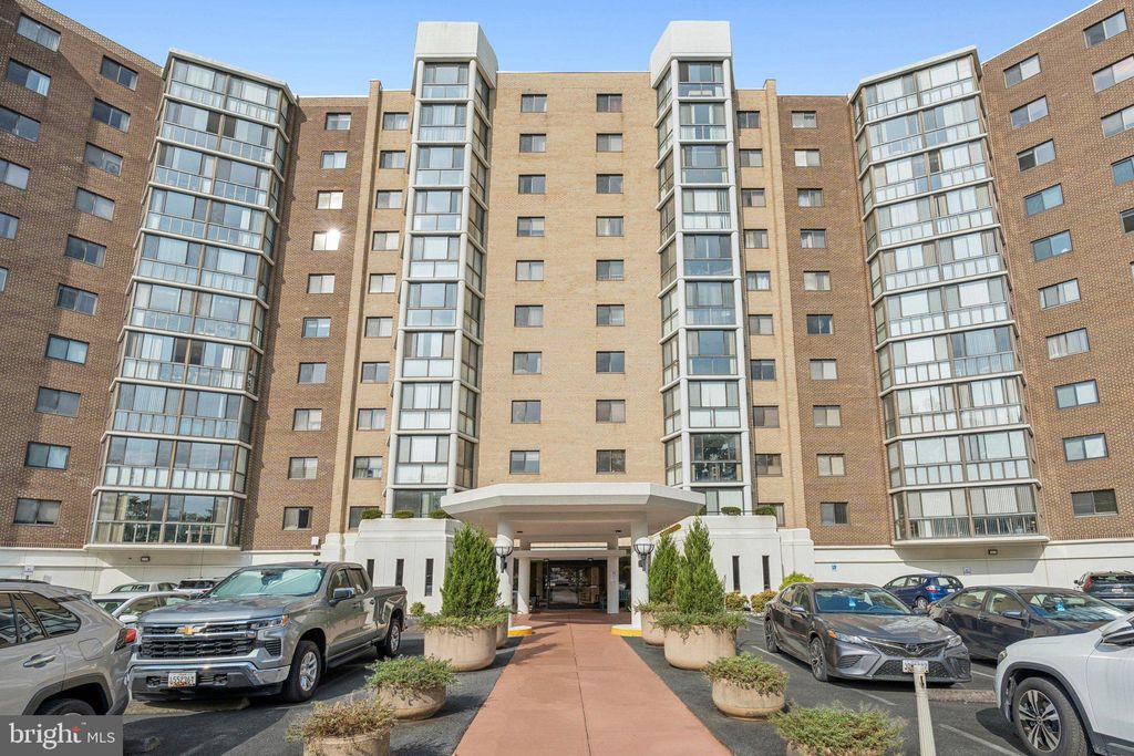 Photo of 15115 Interlachen Drive #3-815, SILVER SPRING, MD 20906 (MLS # MDMC2201336)