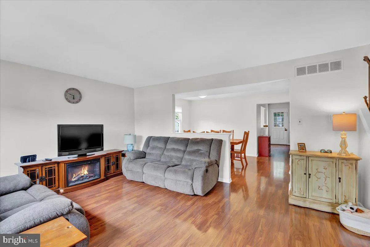 Horsham, Pennsylvania 19044, United States, 3 Bedrooms Bedrooms, ,2 BathroomsBathrooms,Residential,Pending,149113