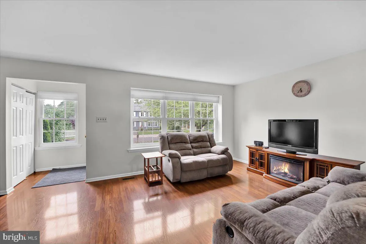 Horsham, Pennsylvania 19044, United States, 3 Bedrooms Bedrooms, ,2 BathroomsBathrooms,Residential,Pending,149113