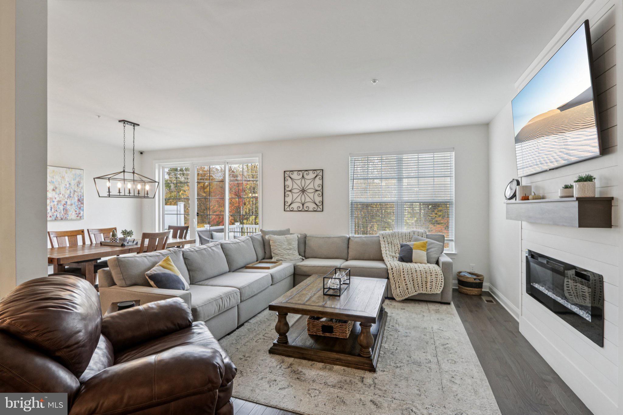 BROOKFIELD - Residential