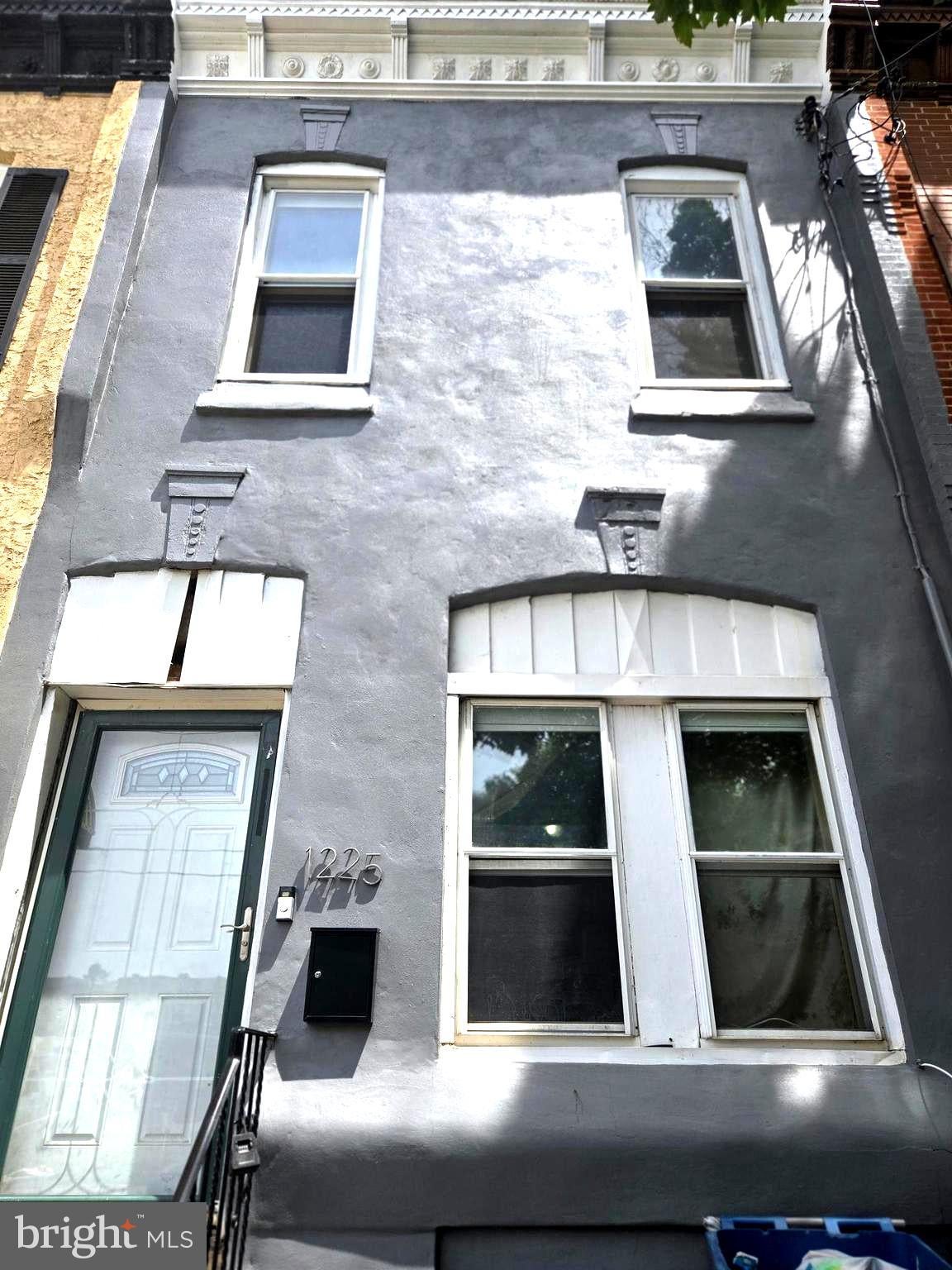 1225 W HUNTINGDON STREET