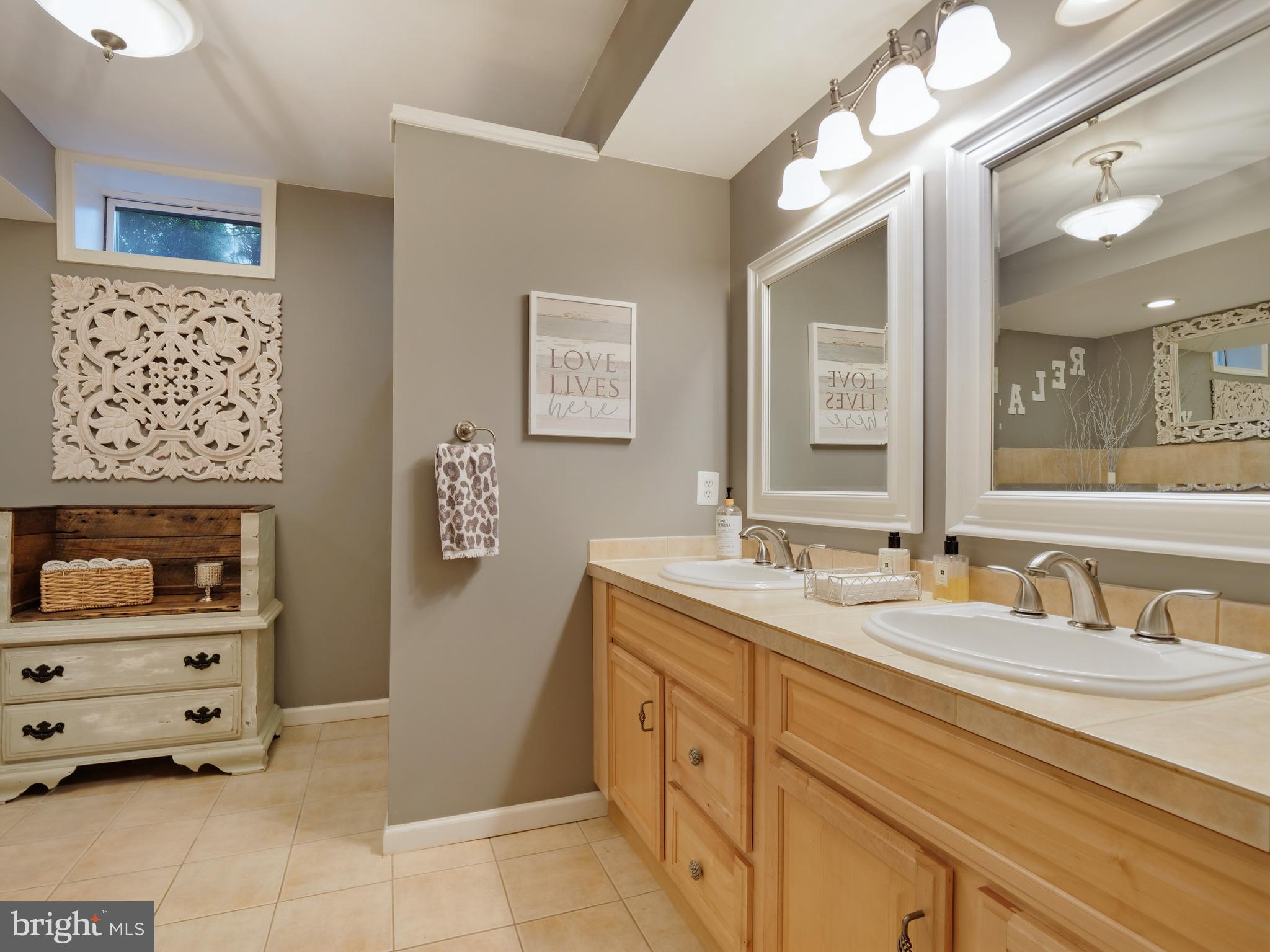 VILLAGE OF WAXPOOL - Residential