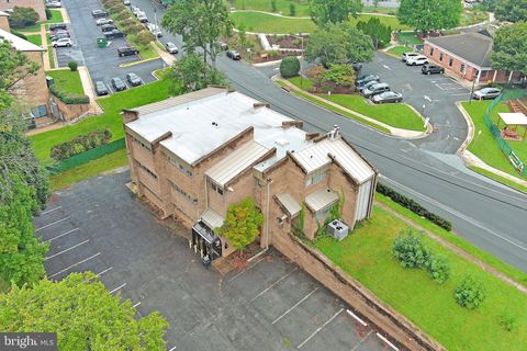 Photo of 4200 Daniels Avenue, ANNANDALE, VA 22003 (MLS # VAFX2266304)