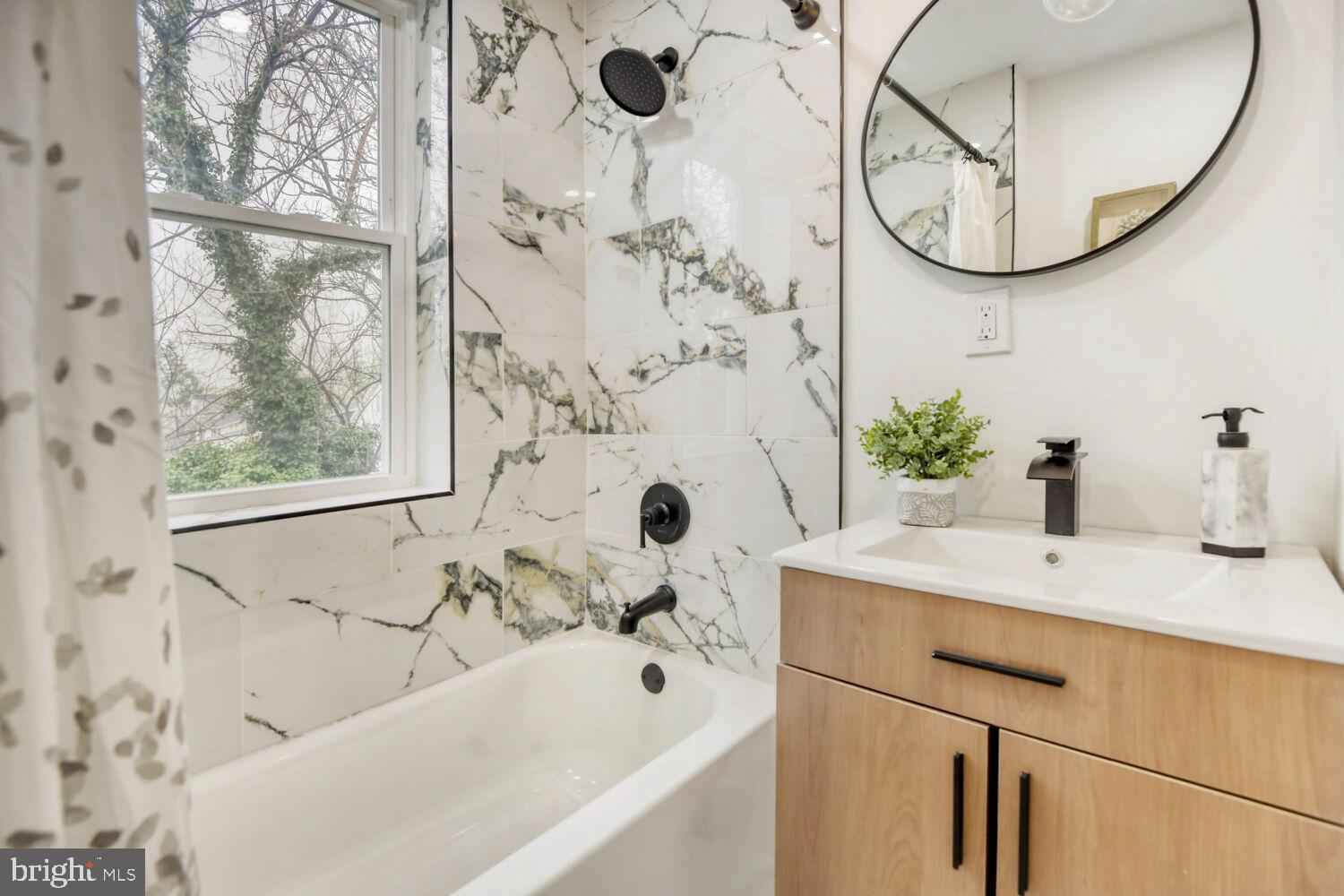 LAURAVILLE HISTORIC DISTRICT - Residential