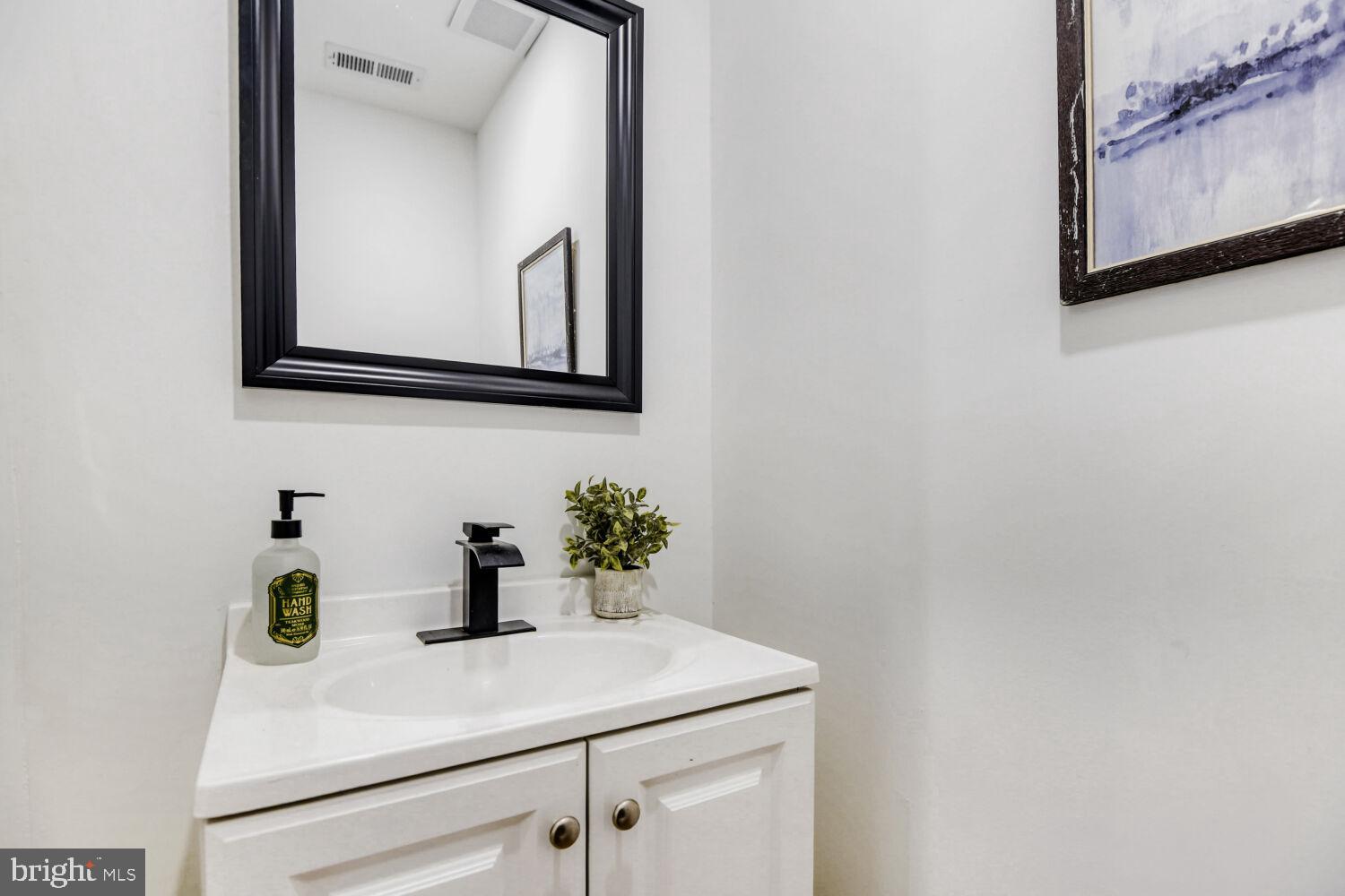 LAURAVILLE HISTORIC DISTRICT - Residential