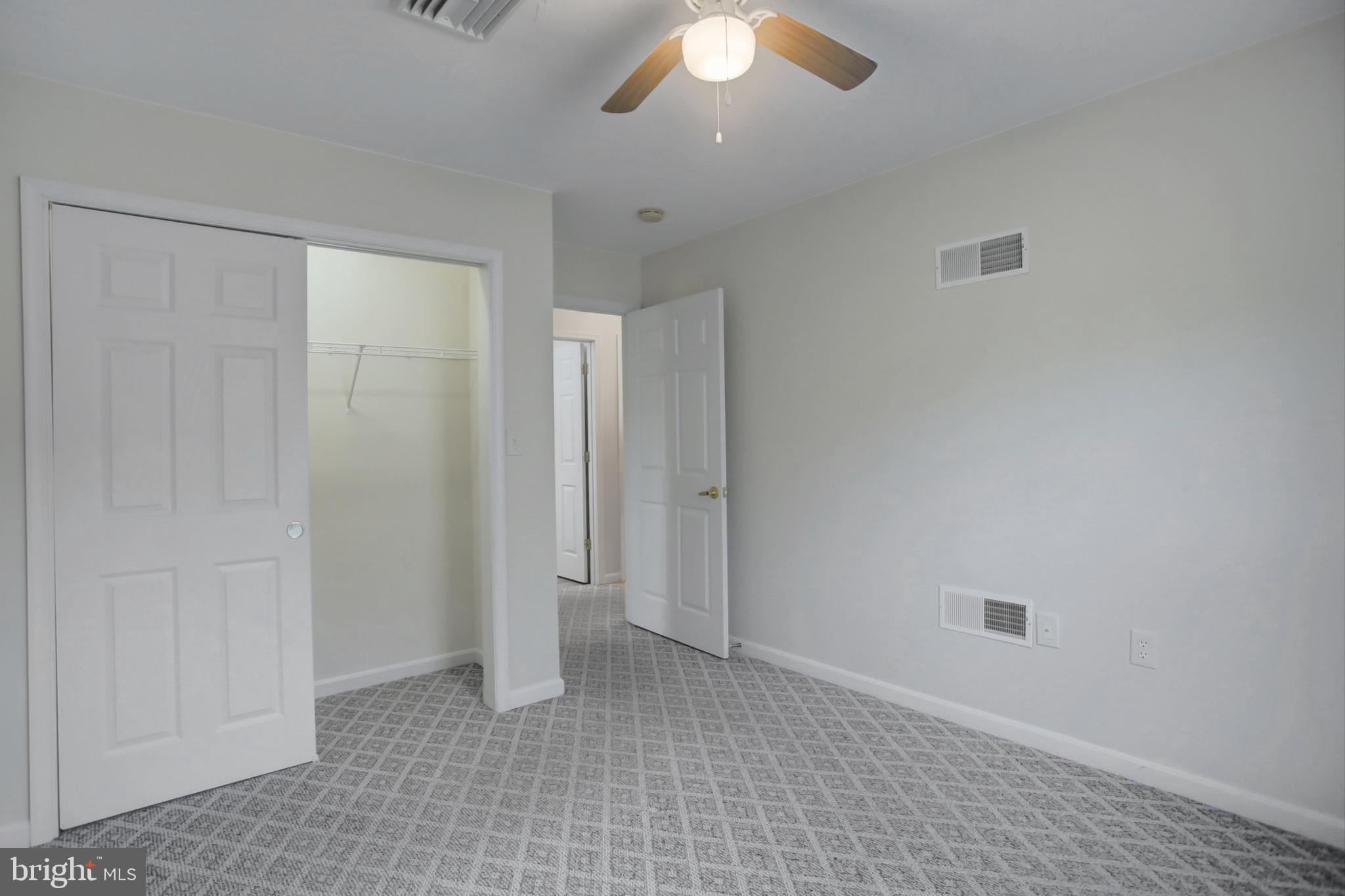 COUNTRY MANOR - Residential