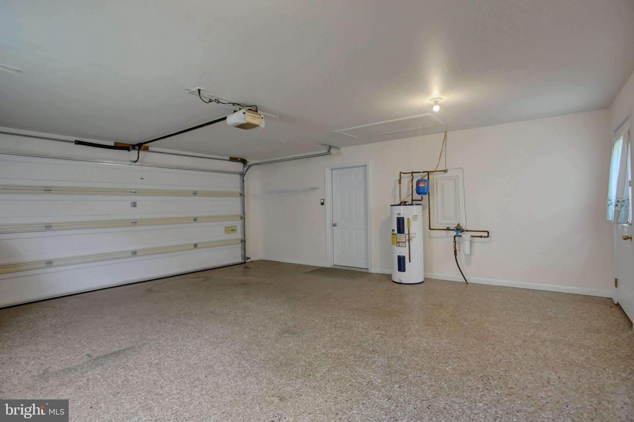 COUNTRY MANOR - Residential