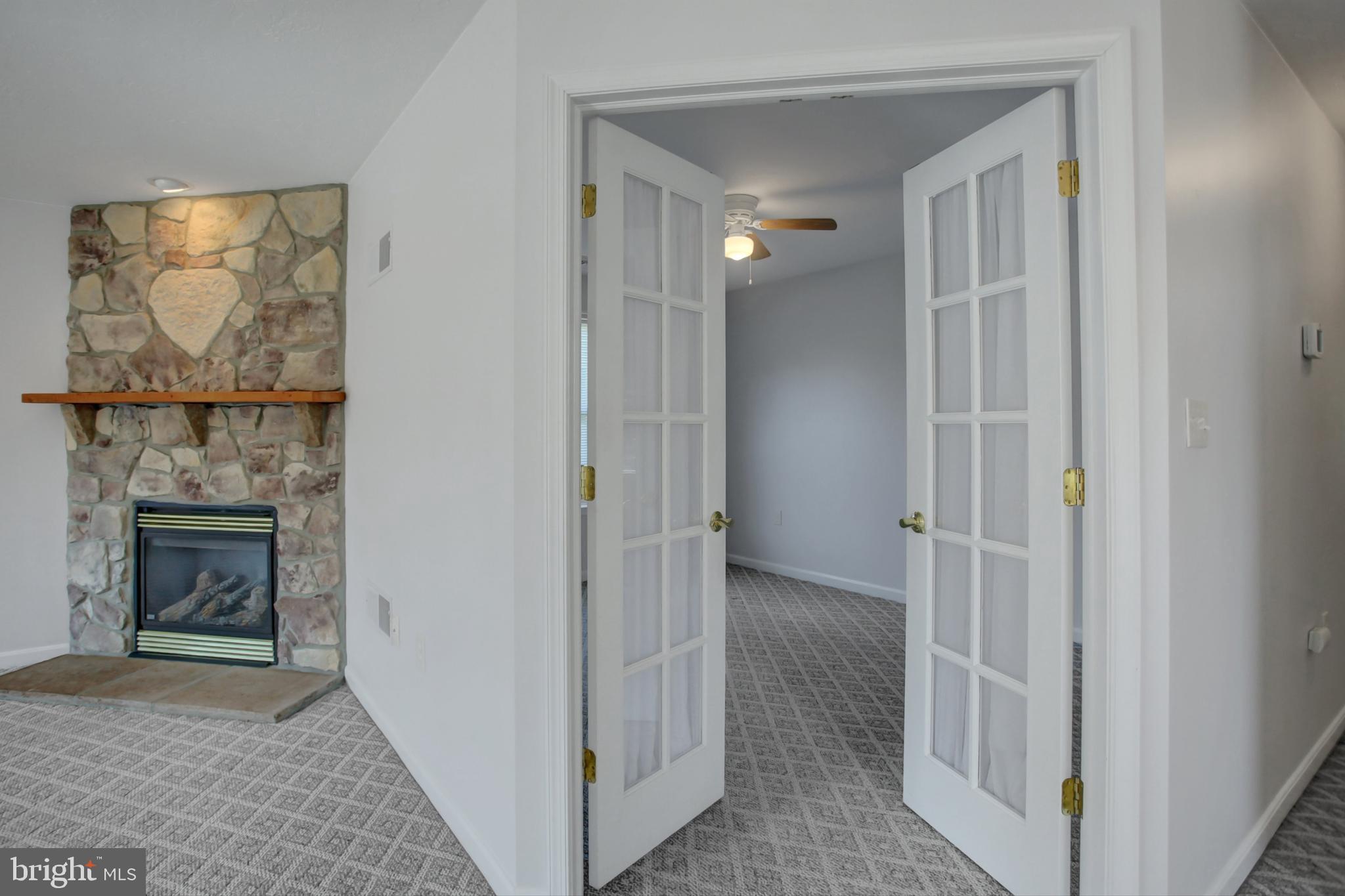 COUNTRY MANOR - Residential