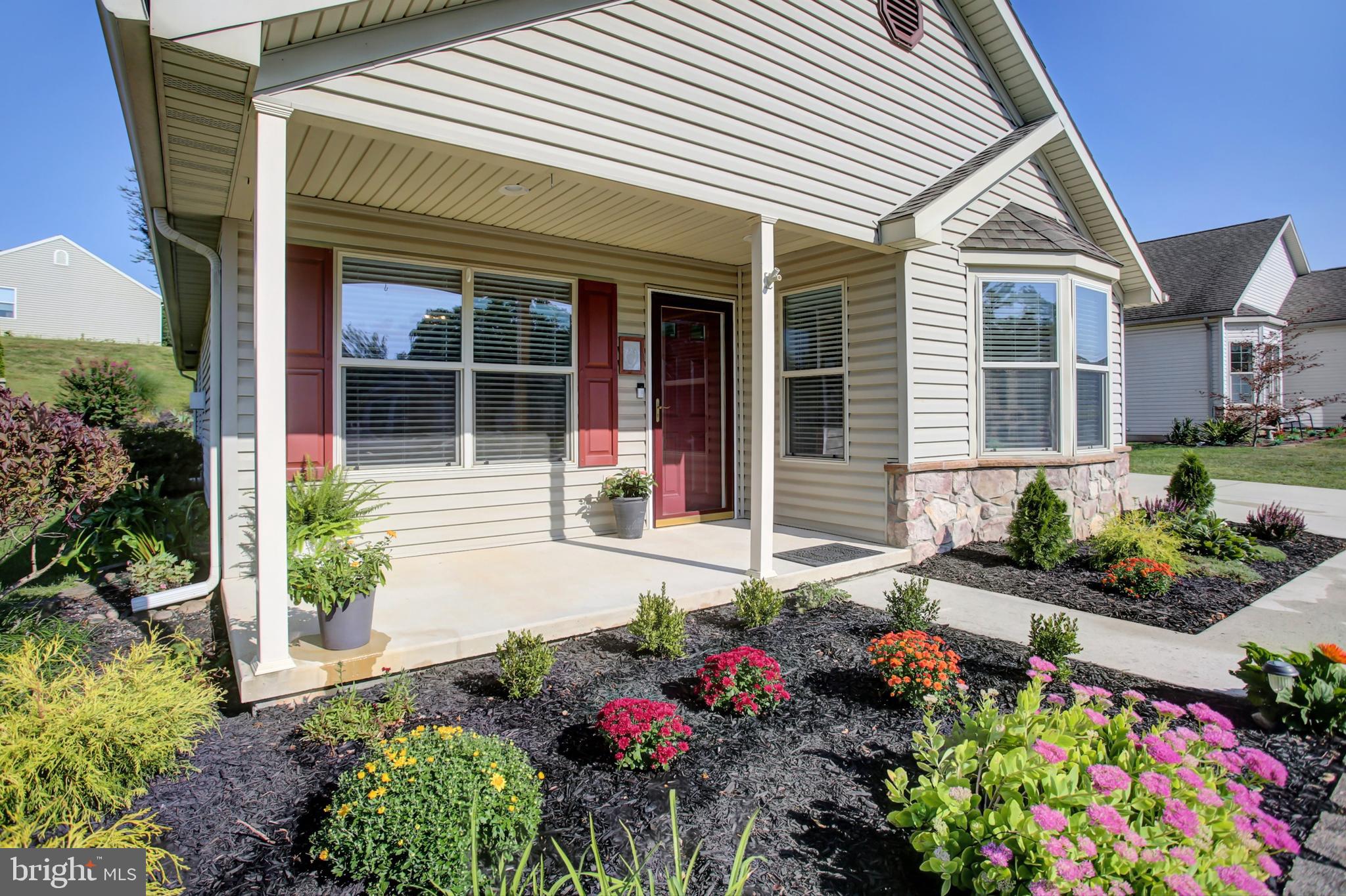 COUNTRY MANOR - Residential