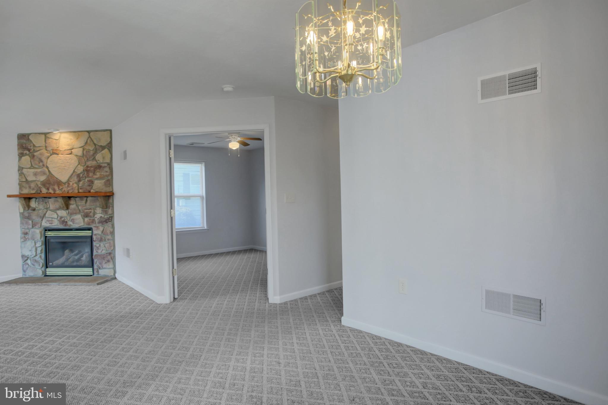 COUNTRY MANOR - Residential