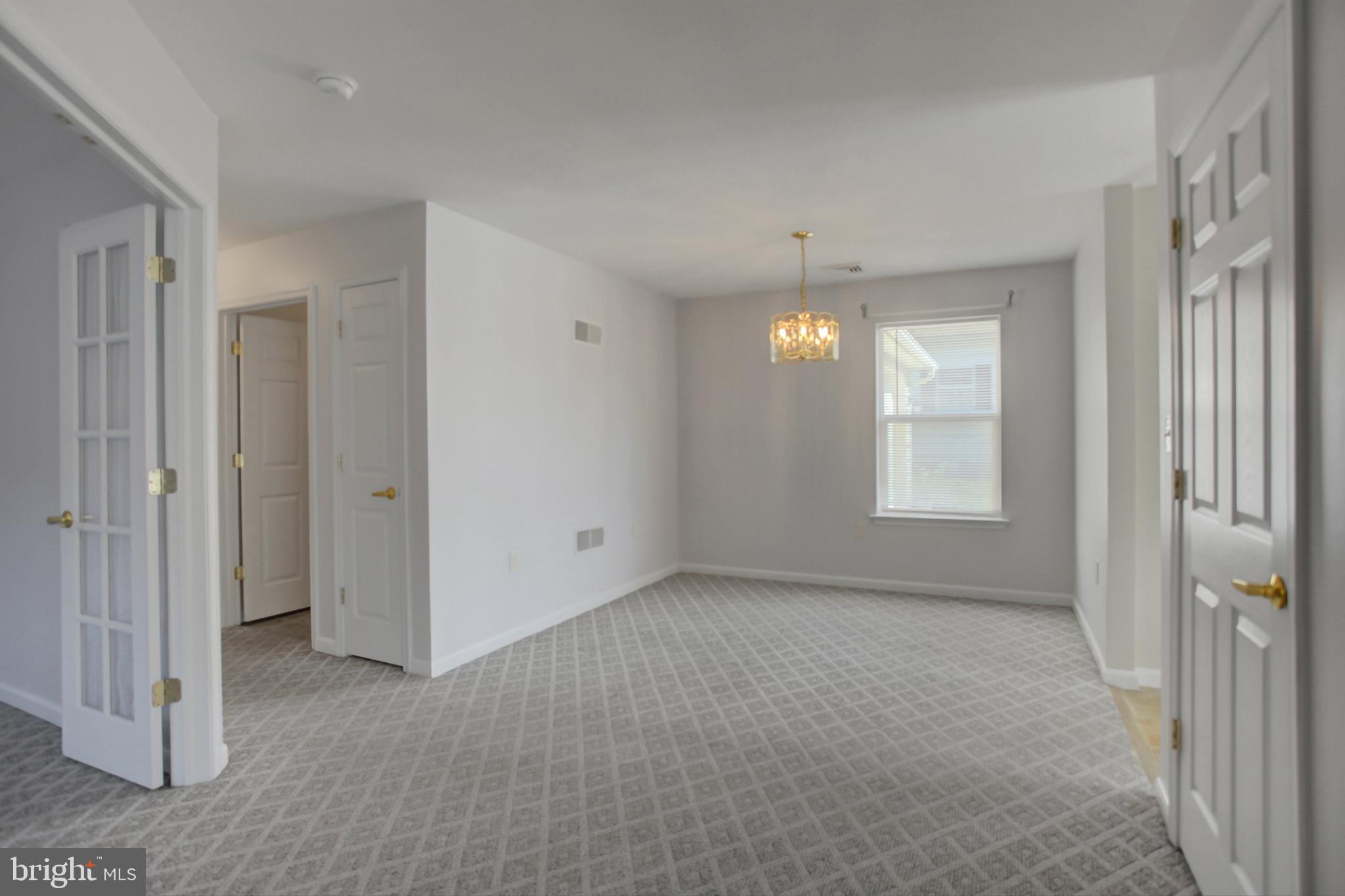 COUNTRY MANOR - Residential