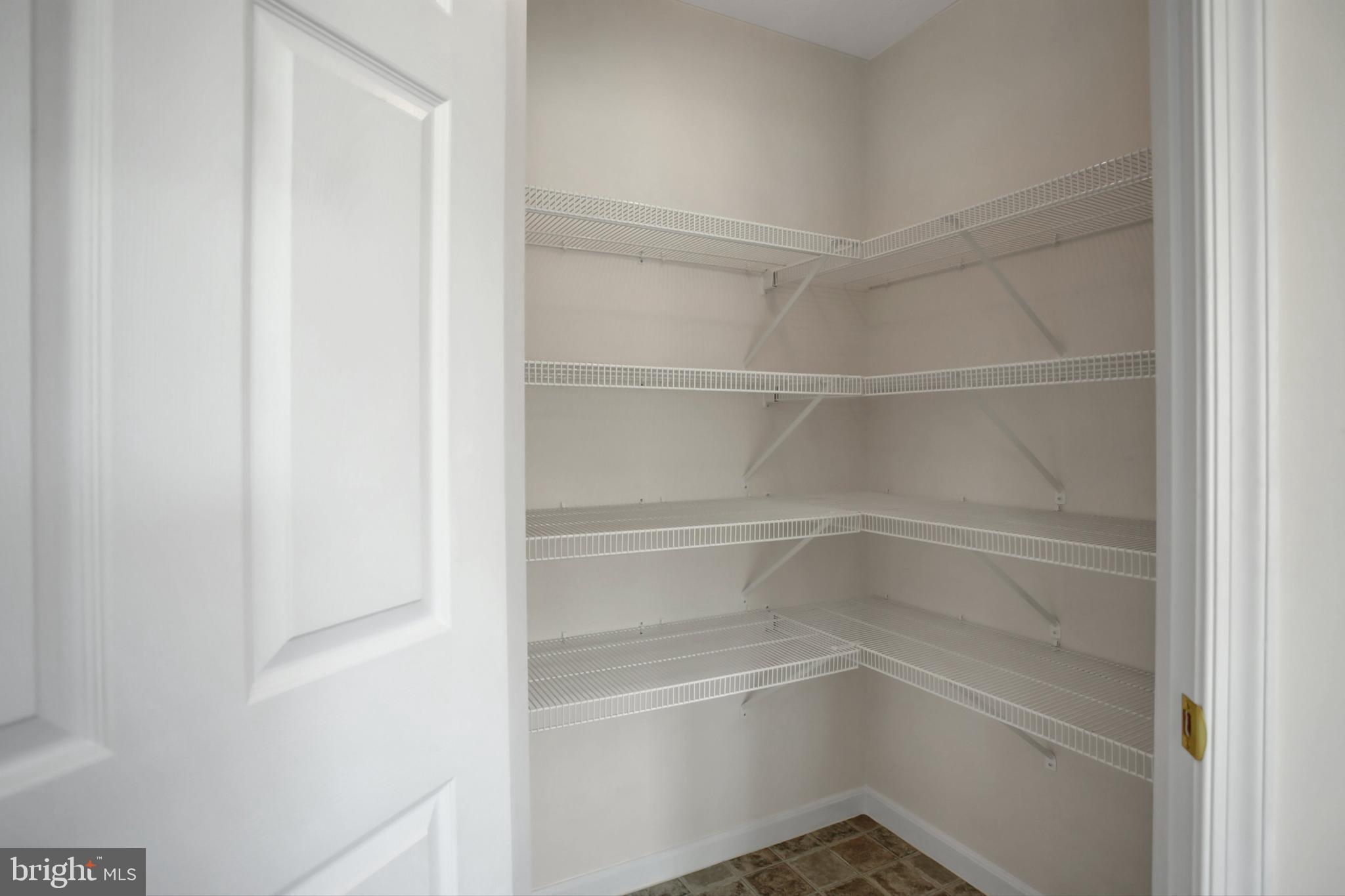 COUNTRY MANOR - Residential