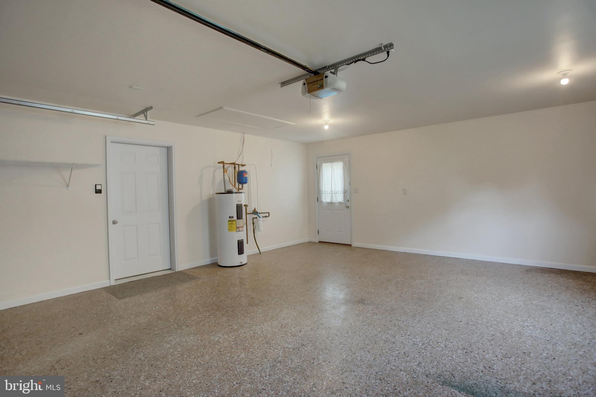 COUNTRY MANOR - Residential