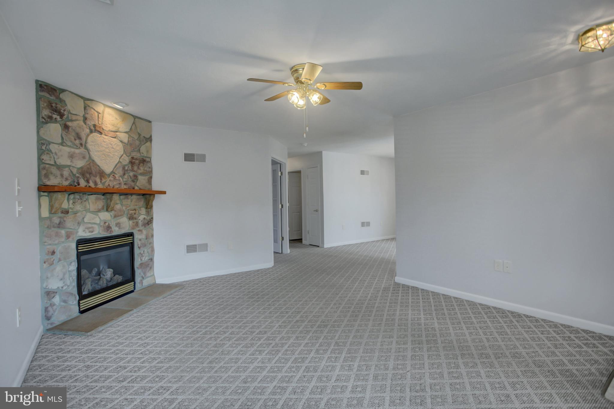 COUNTRY MANOR - Residential