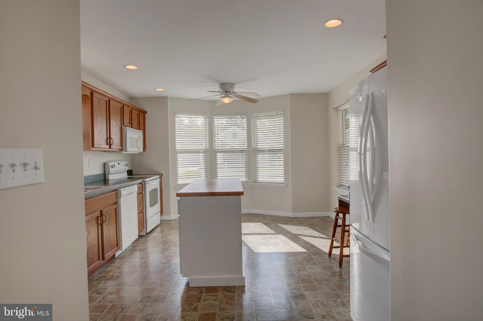 COUNTRY MANOR - Residential