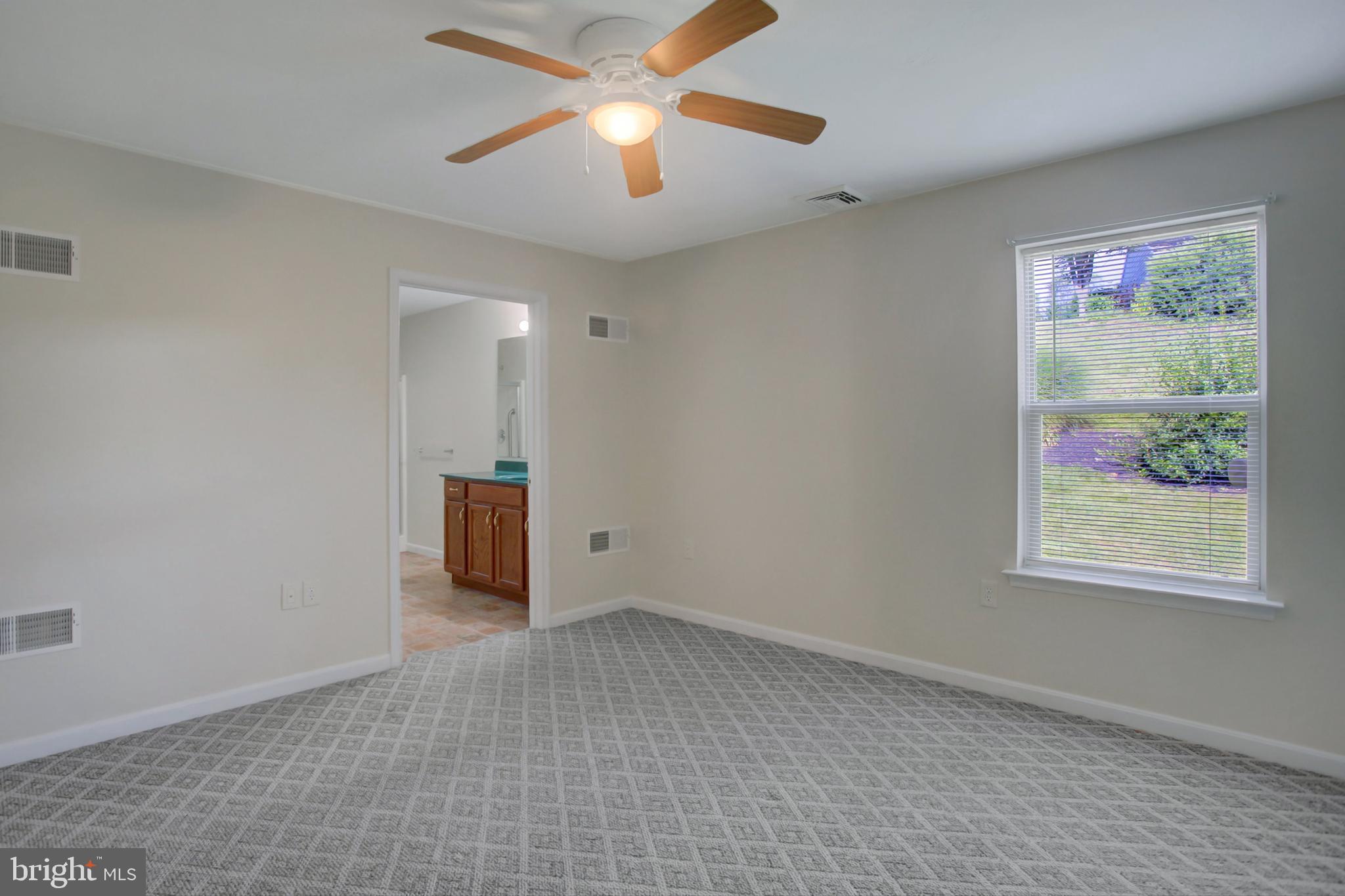 COUNTRY MANOR - Residential