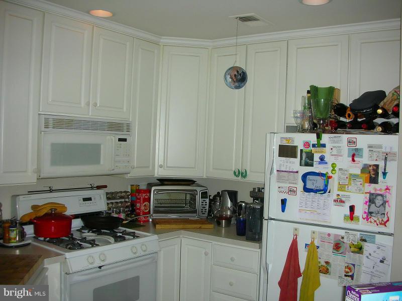 COURTHOUSE HILL - Residential Lease