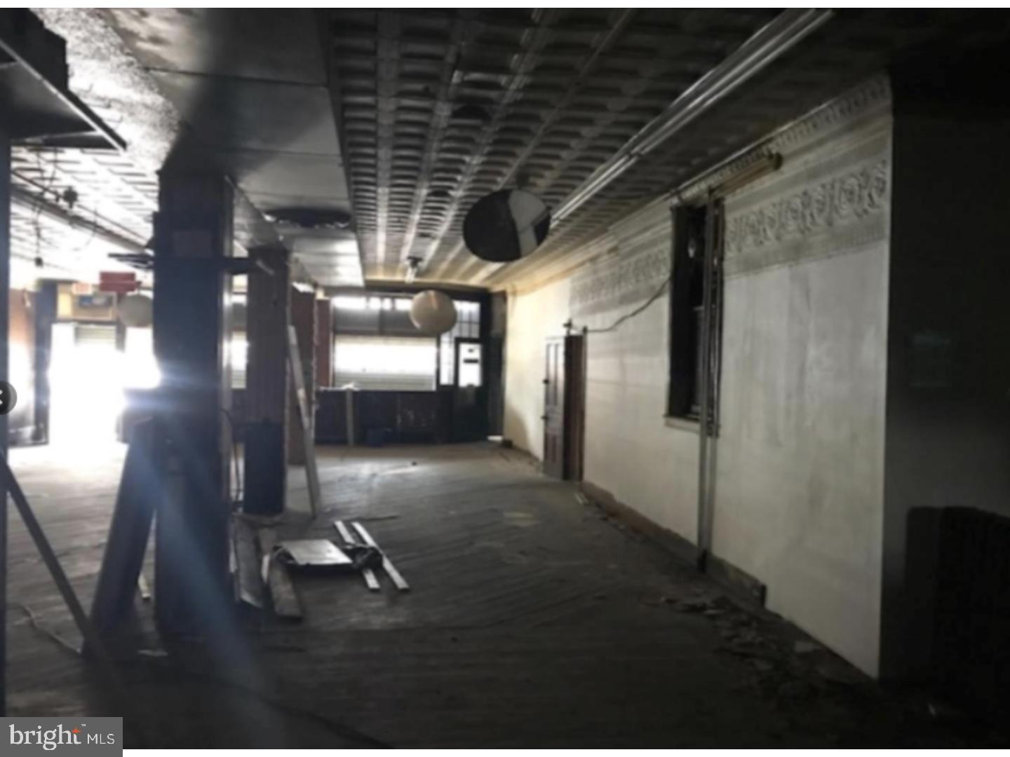 OLNEY - Commercial Sale