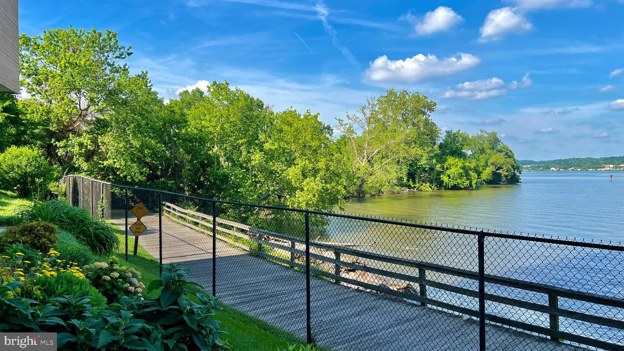 MARINA TOWERS - Residential Lease