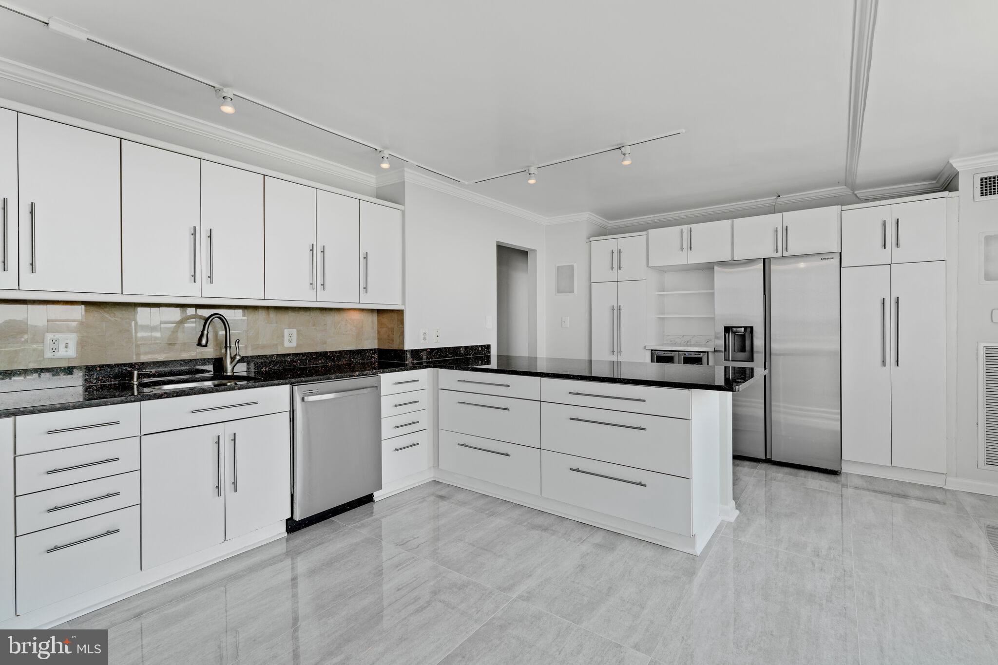 MARINA TOWERS - Residential Lease