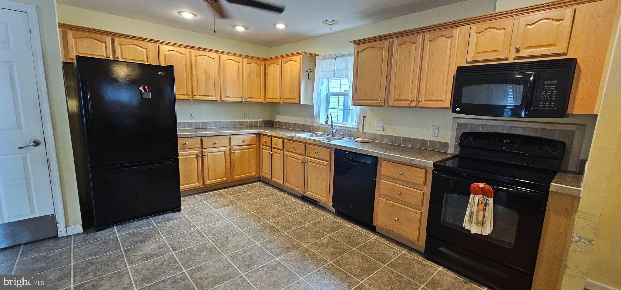 33 PAUL REVERE COURT