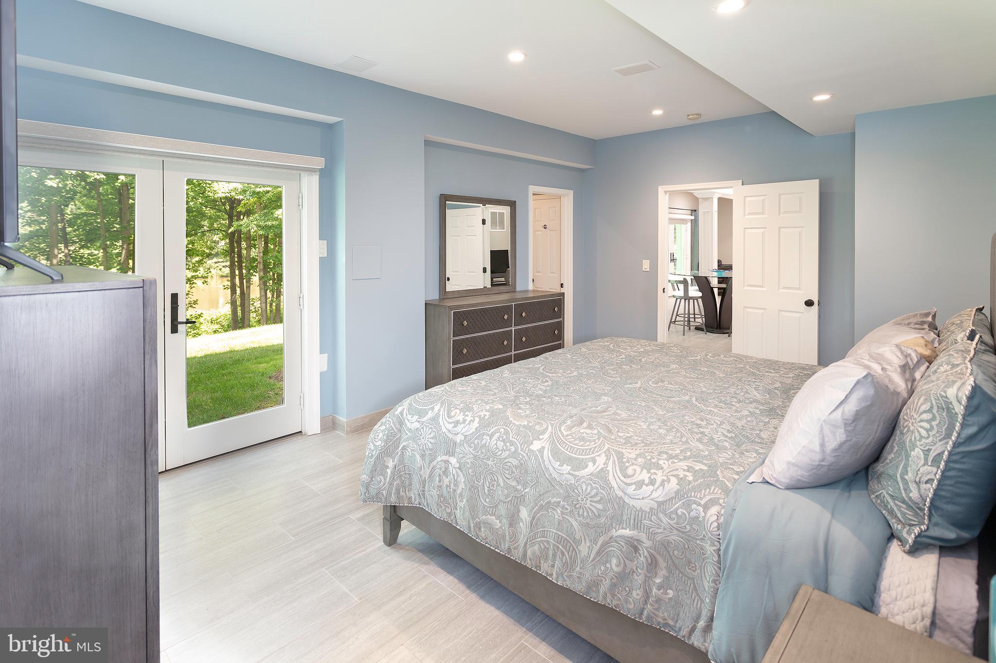 CHAMPION LAKE - Residential