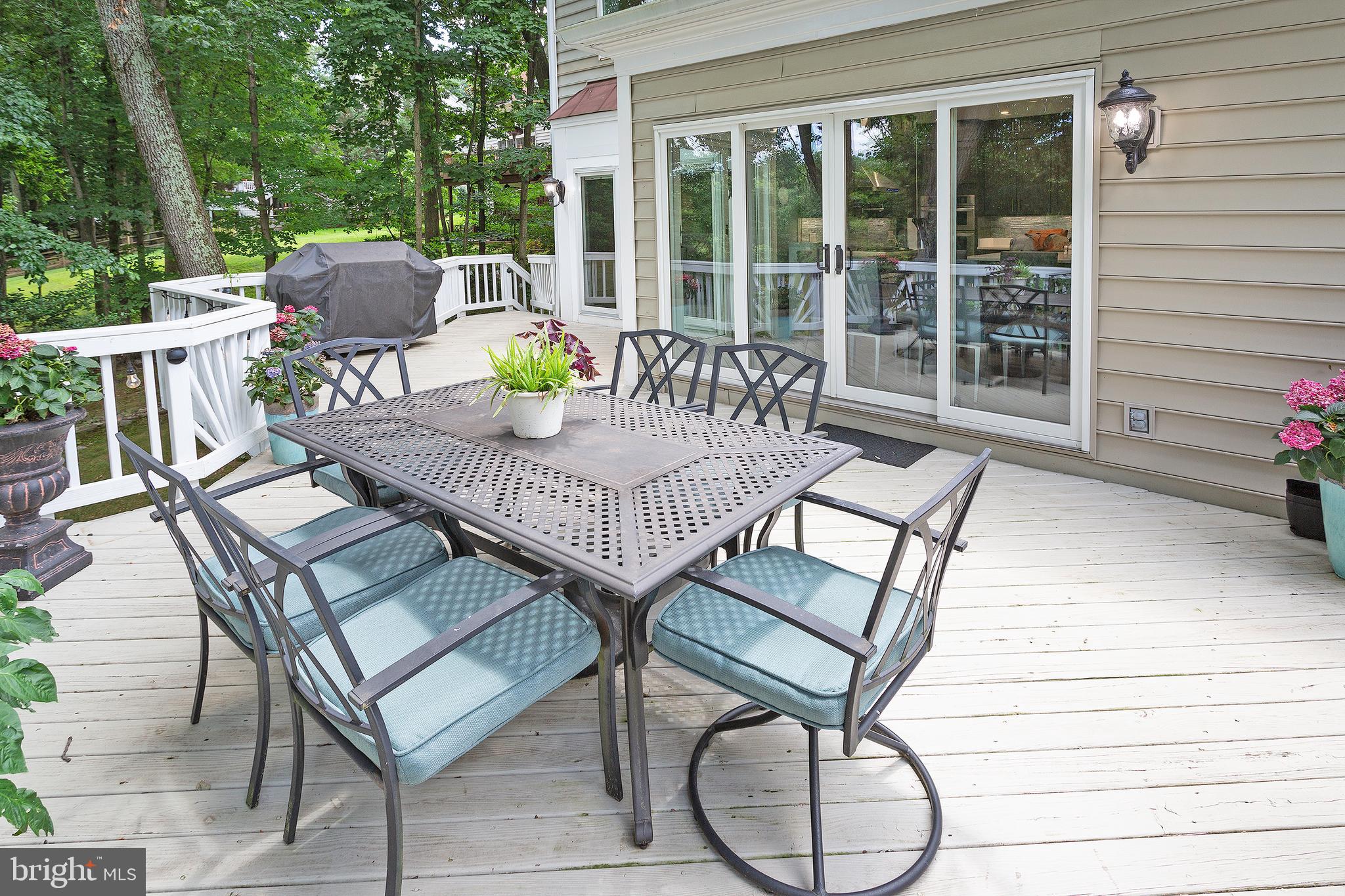 CHAMPION LAKE - Residential