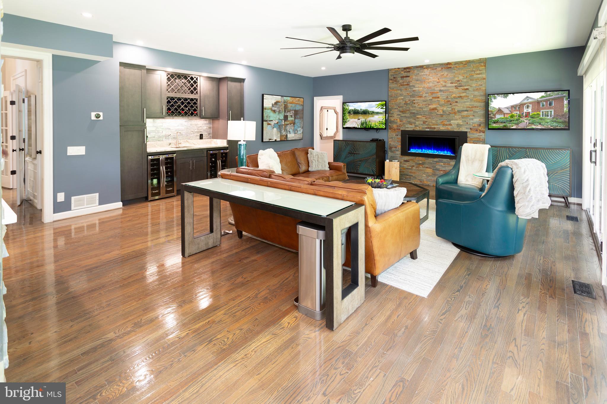 CHAMPION LAKE - Residential