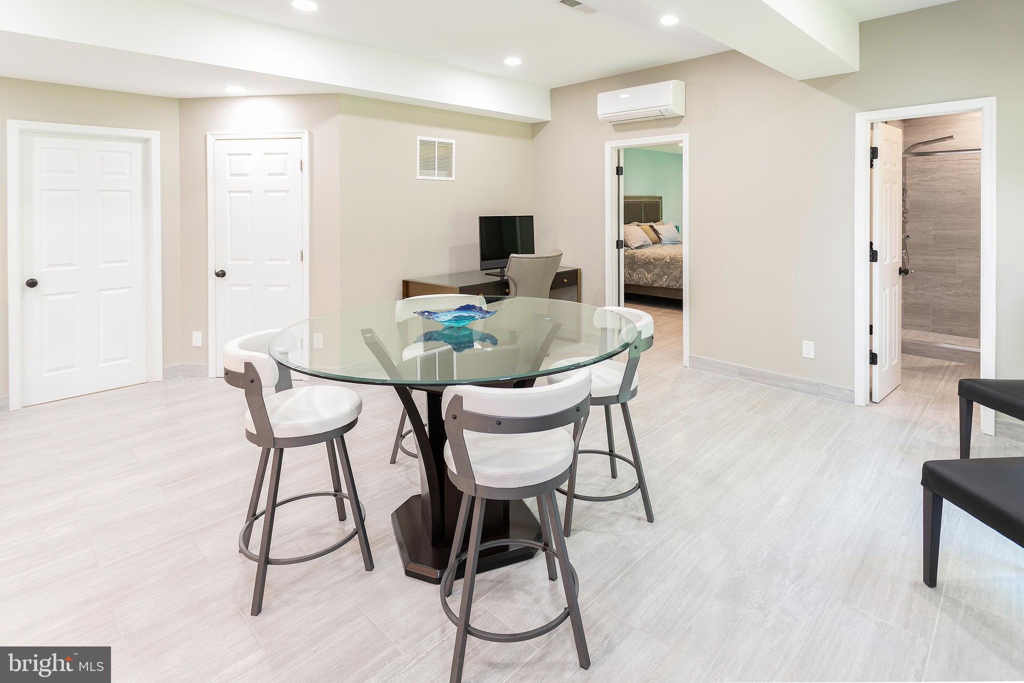 CHAMPION LAKE - Residential