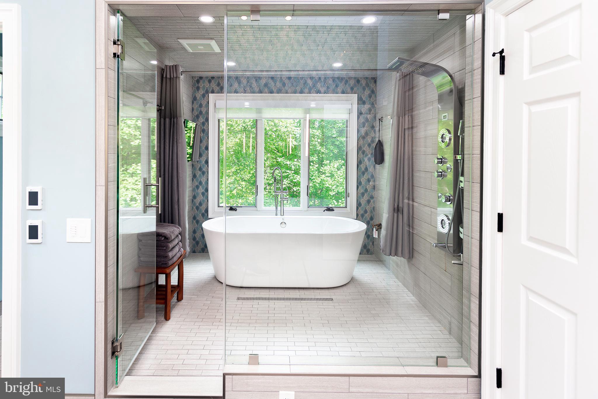 CHAMPION LAKE - Residential