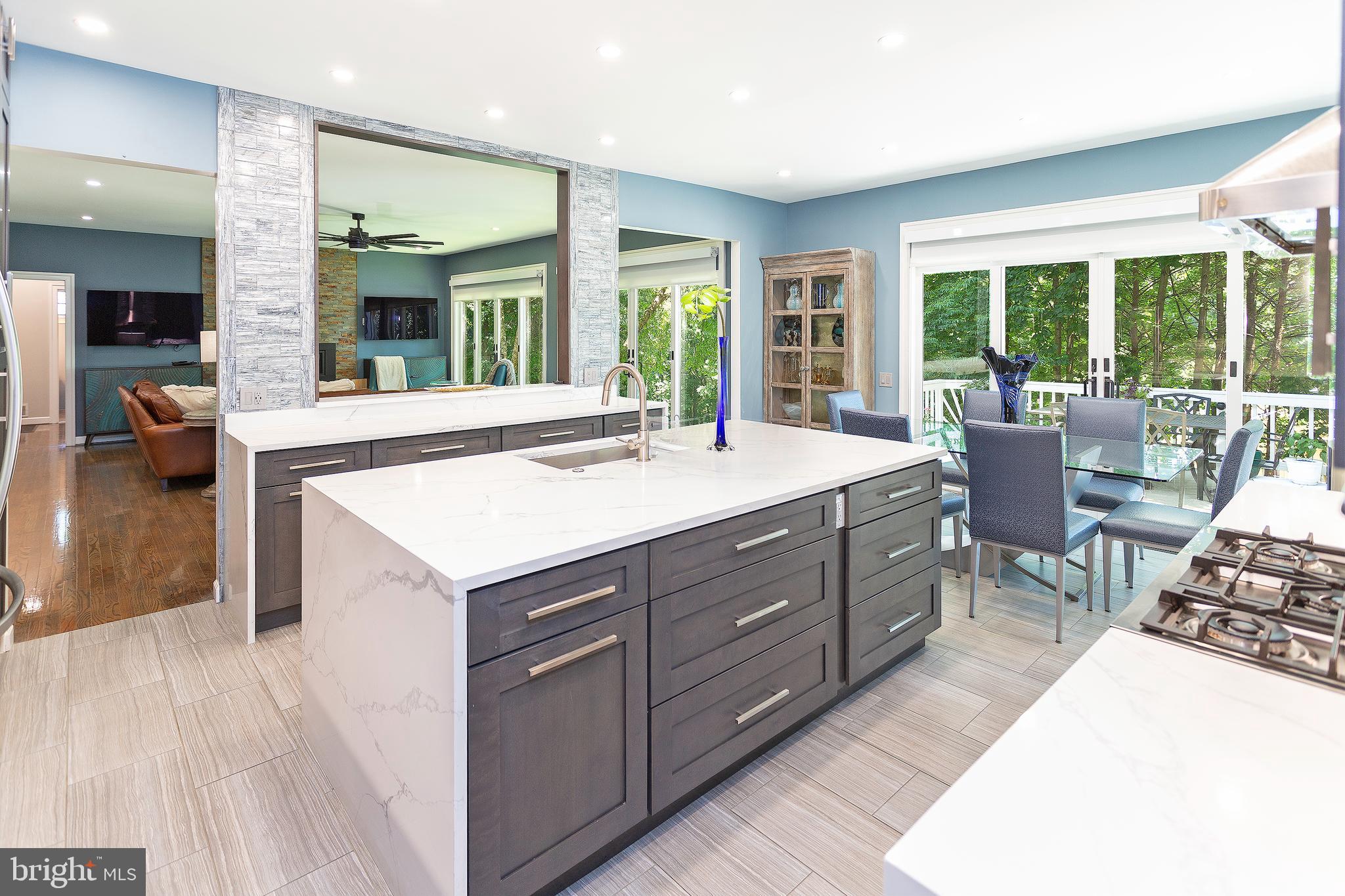 CHAMPION LAKE - Residential