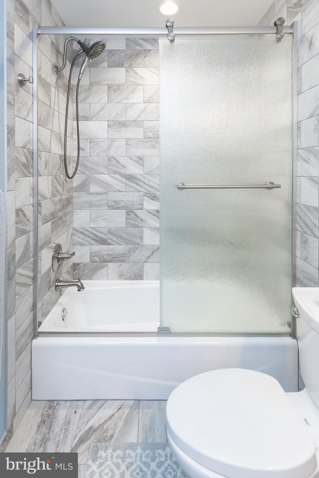 CHAMPION LAKE - Residential