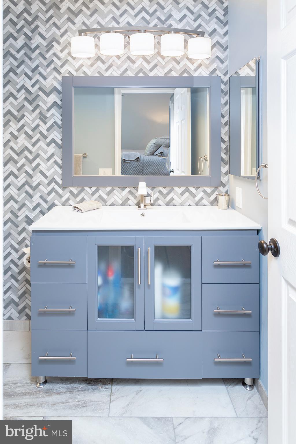 CHAMPION LAKE - Residential