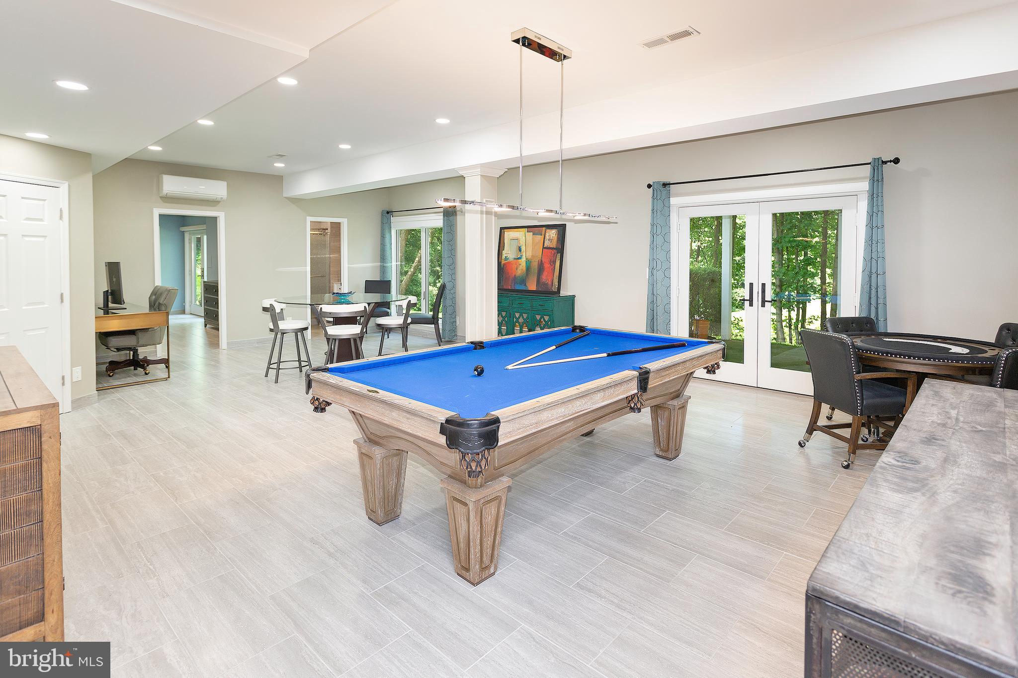 CHAMPION LAKE - Residential