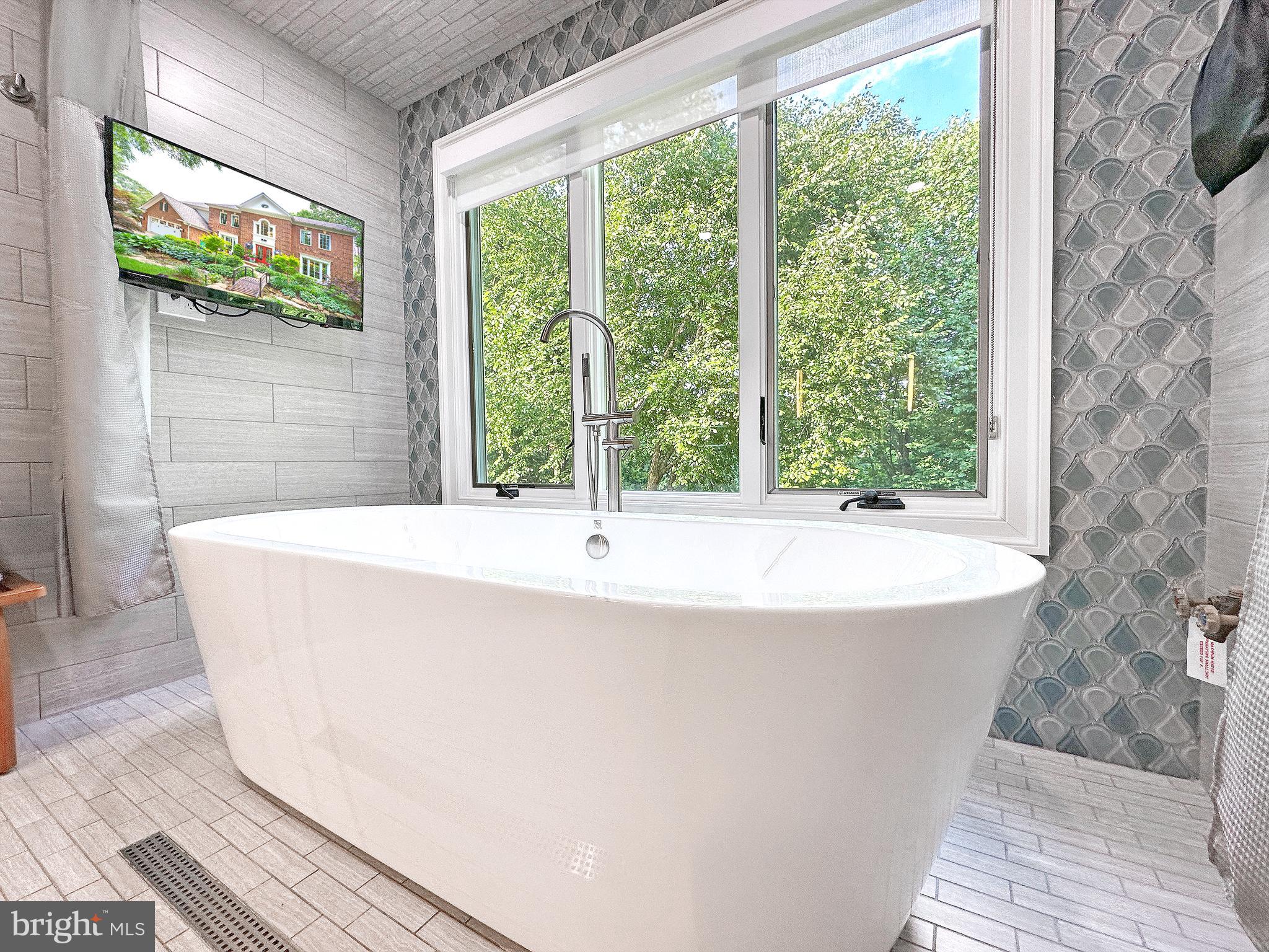 CHAMPION LAKE - Residential