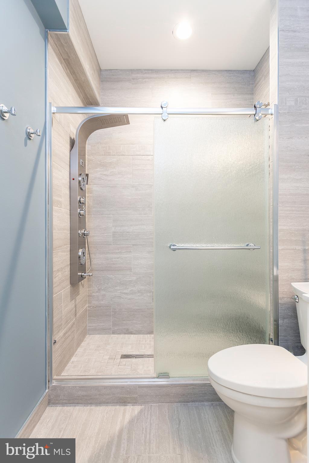 CHAMPION LAKE - Residential