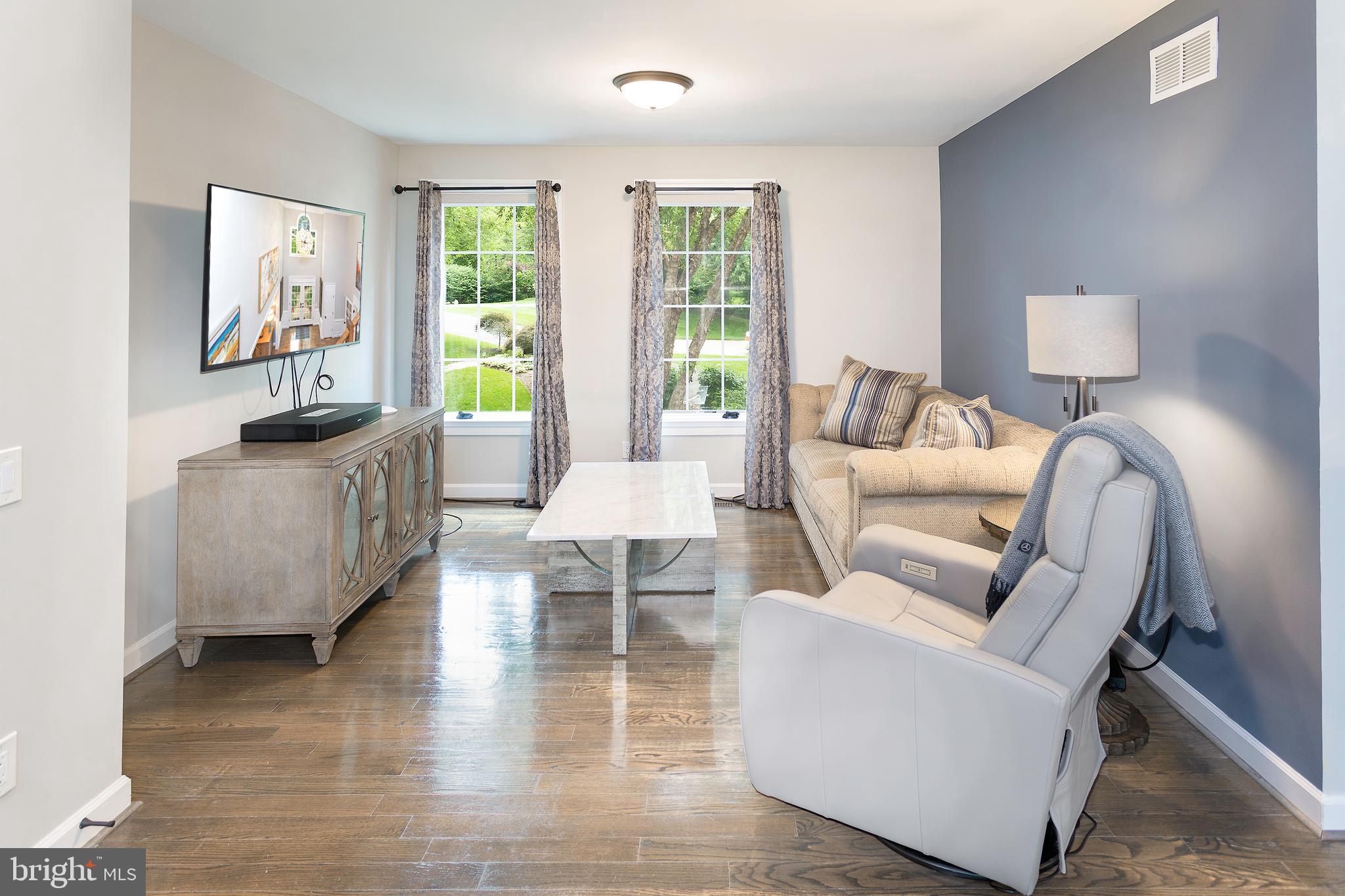 CHAMPION LAKE - Residential