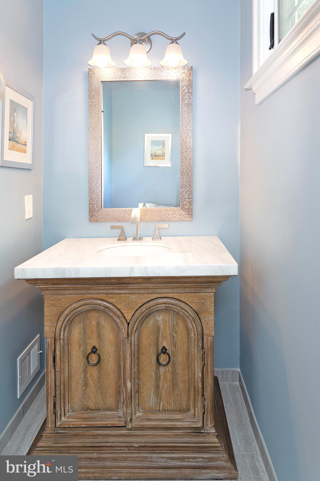 CHAMPION LAKE - Residential