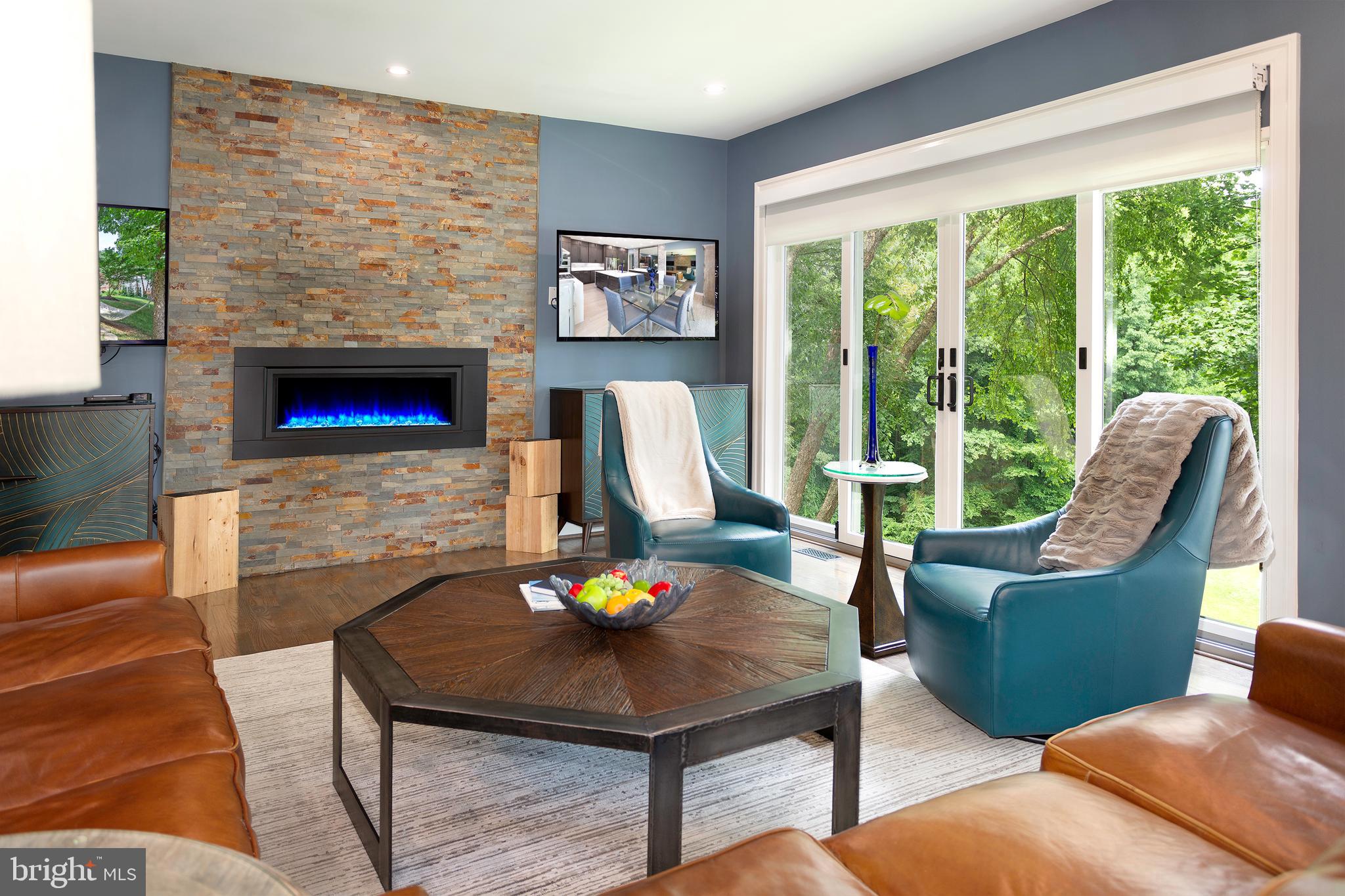 CHAMPION LAKE - Residential