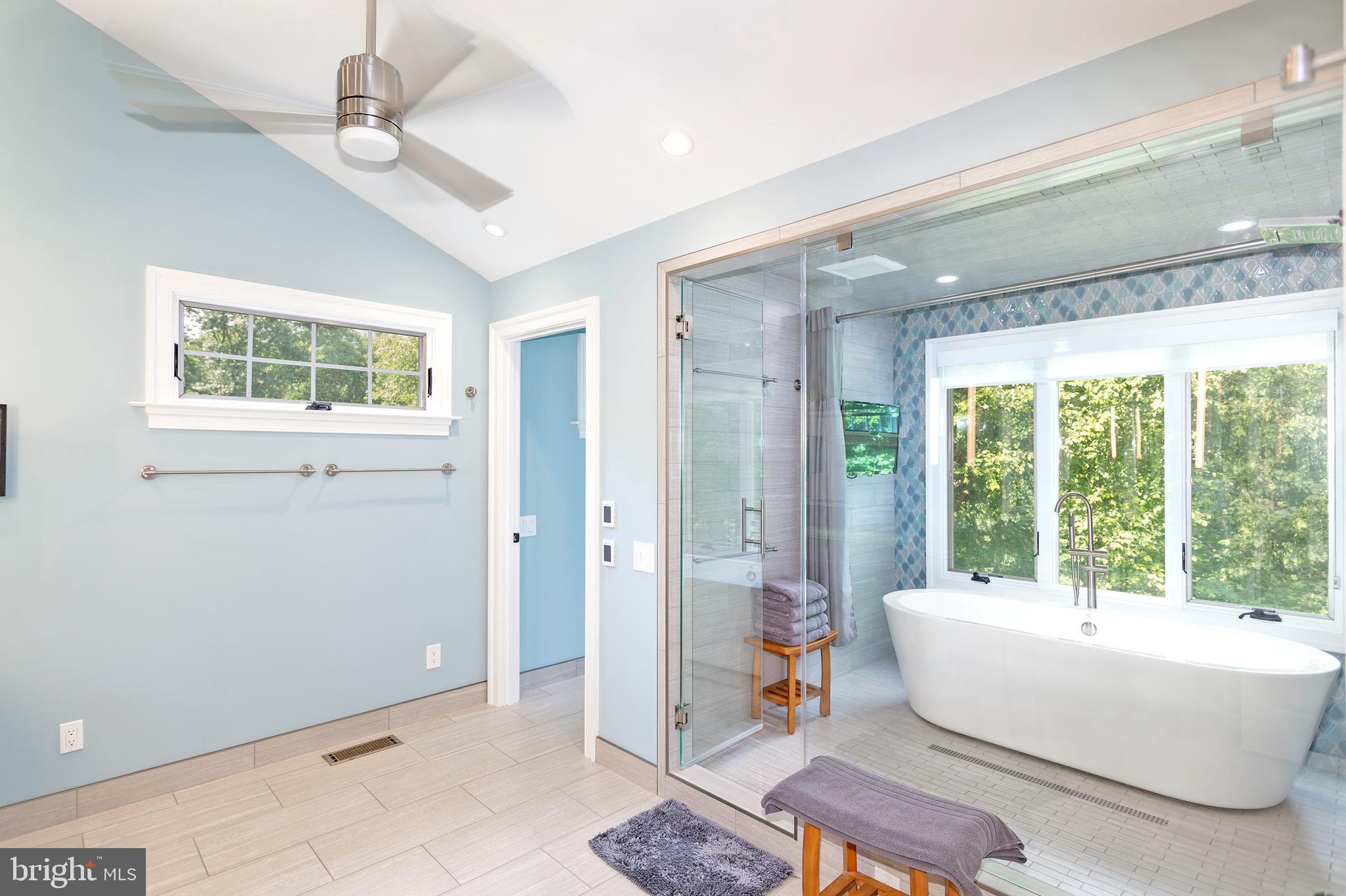 CHAMPION LAKE - Residential